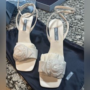 Brand new Prada Rosette Leather High-Heel size 36.5 sold out in size&style.